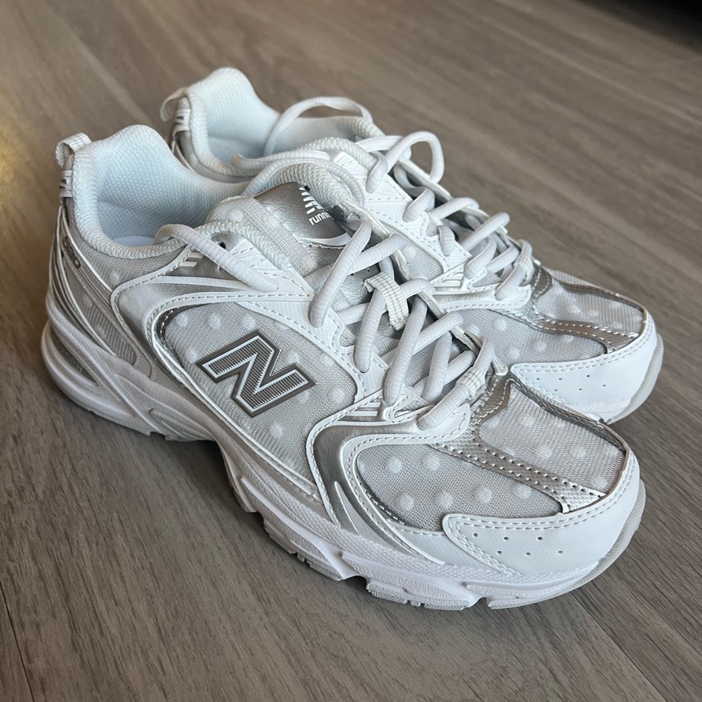 New Balance white polka dot shoes, size 6.5 - Picture 2 of 5